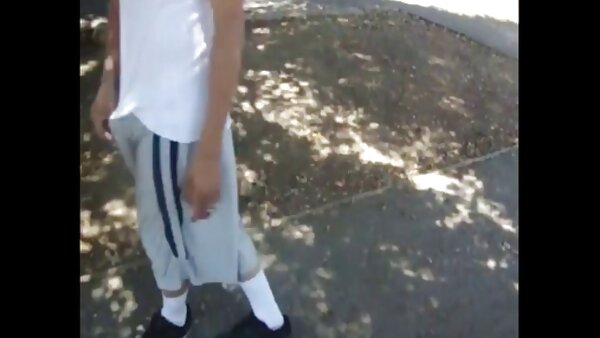 ريبيكا ليناريس هي محترفة بصورة عاهرة في مص سكس اجنبي مترجم عربي جديد القضيب