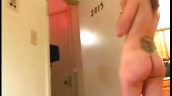 Chinatsu Izawa يعطي اللسان الصلب لاثنين سكس امهات اجنبي مترجم عربي من الرجال قرنية