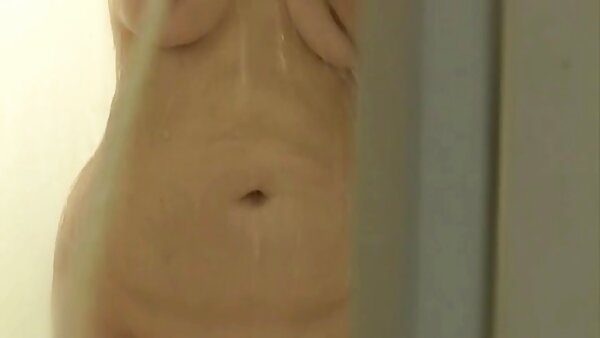كتكوت أنيق احدث افلام سكس اجنبي يركب قضيب صديقها BF في وضع راعية البقر العكسي