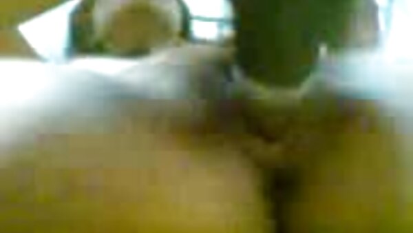 الأم سكس محارم اجنبي مترجم عربي ذات الشعر الأحمر المجعد كيتي كولفيلد تأخذ النقانق السوداء الضخمة في عمق حلقها